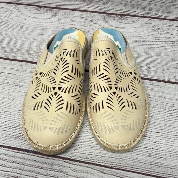 OluKai Cream Flats with Woven Detailing - Picture 4 of 13